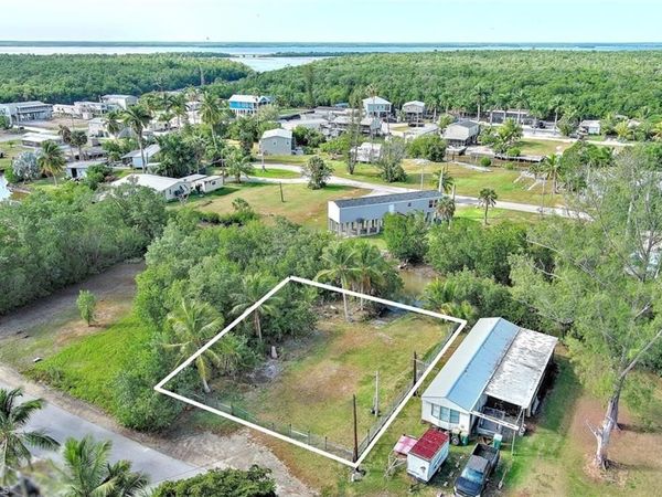 102 Egret LN, EVERGLADES CITY, FL 34139