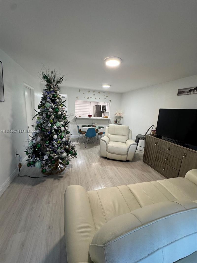 900 Colony Point Cir , Unit 218, Pembroke Pines, FL 33026 Photo