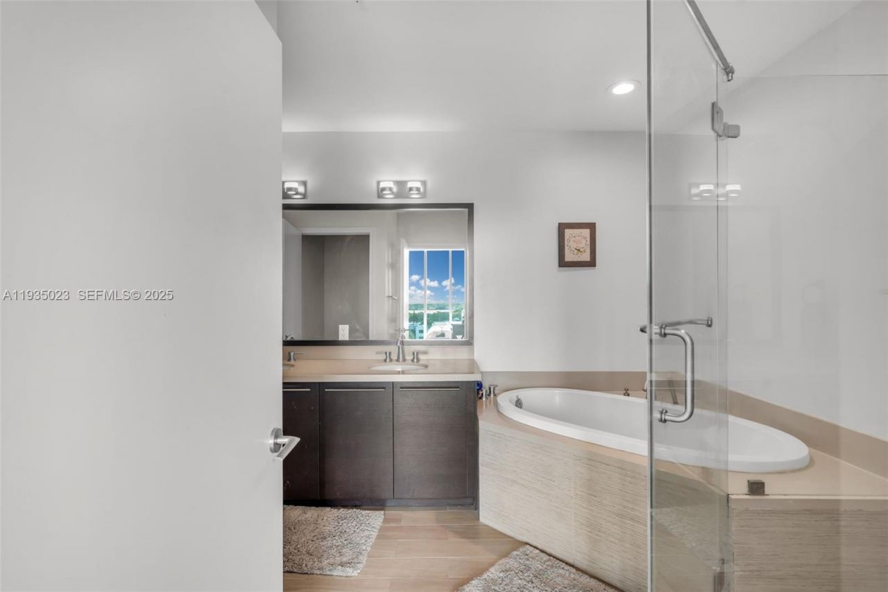 7928 East Dr, Unit 708, North Bay Village, FL 33141 Photo