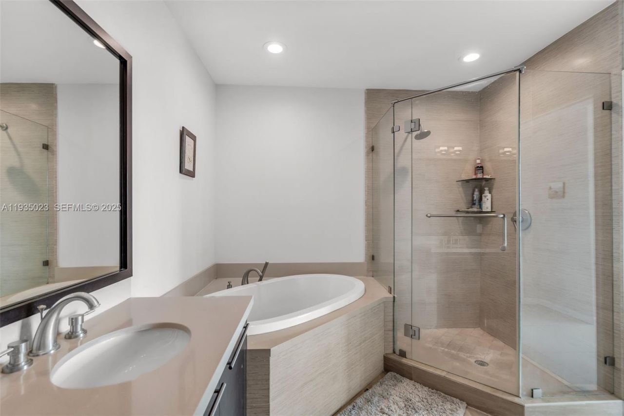 7928 East Dr, Unit 708, North Bay Village, FL 33141 Photo