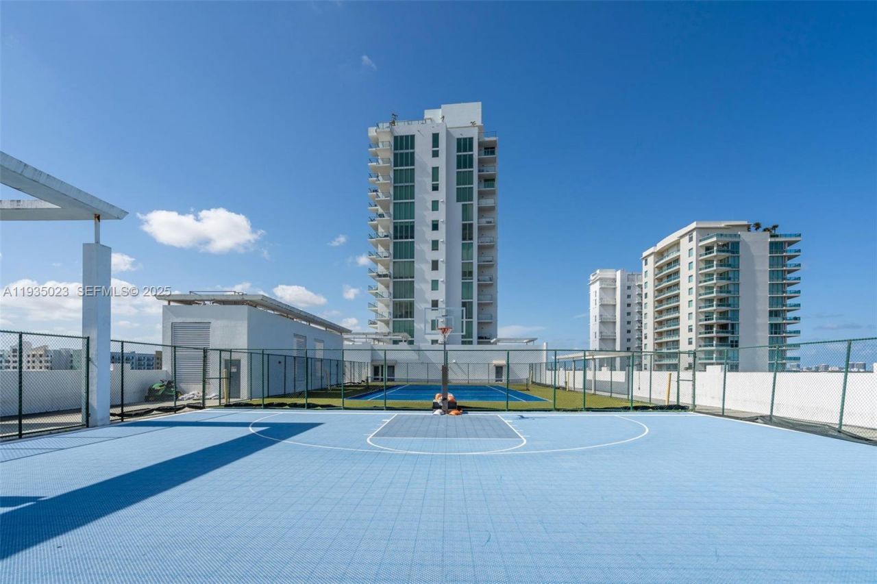 7928 East Dr, Unit 708, North Bay Village, FL 33141 Photo