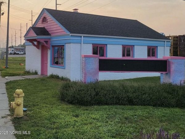 100 Zeiter Way , Swanton, OH 43558