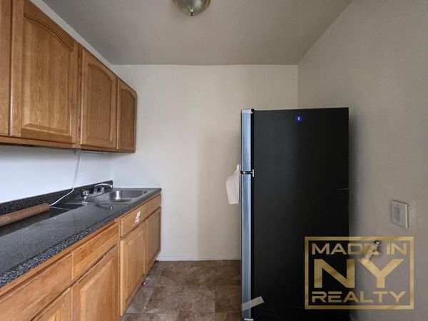 189-14 Crocheron Avenue, Unit 401, Queens, NY 11358