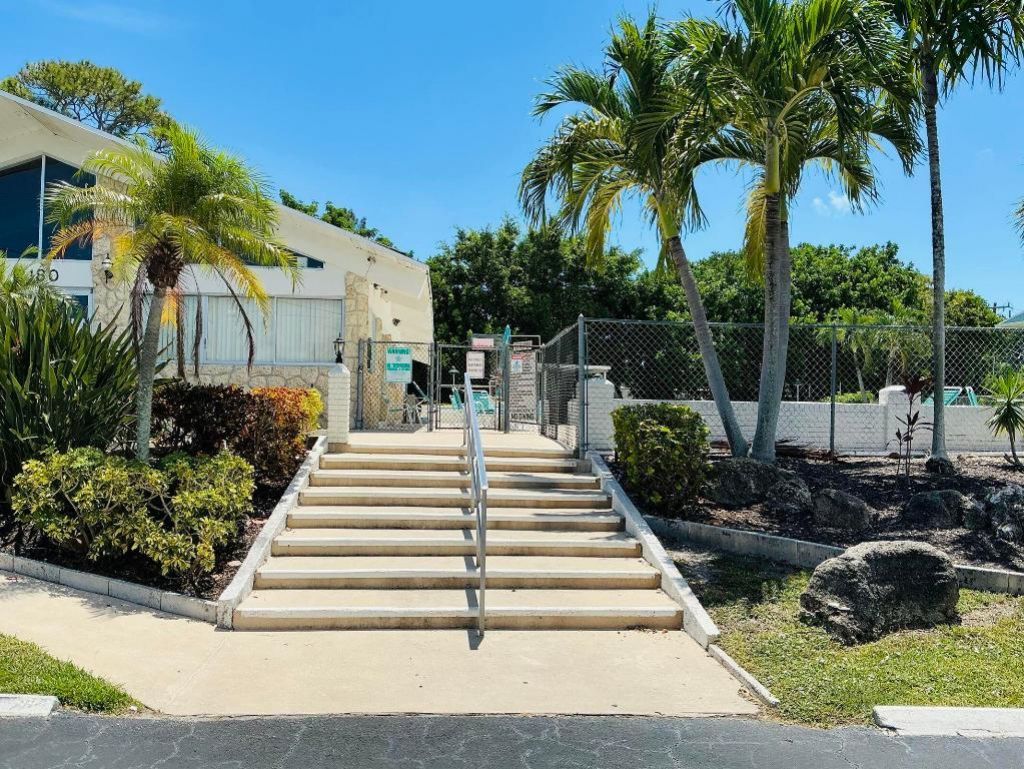 2102 Lake Osborne Drive, Unit 15, Lake Worth Beach, FL 33461 Photo