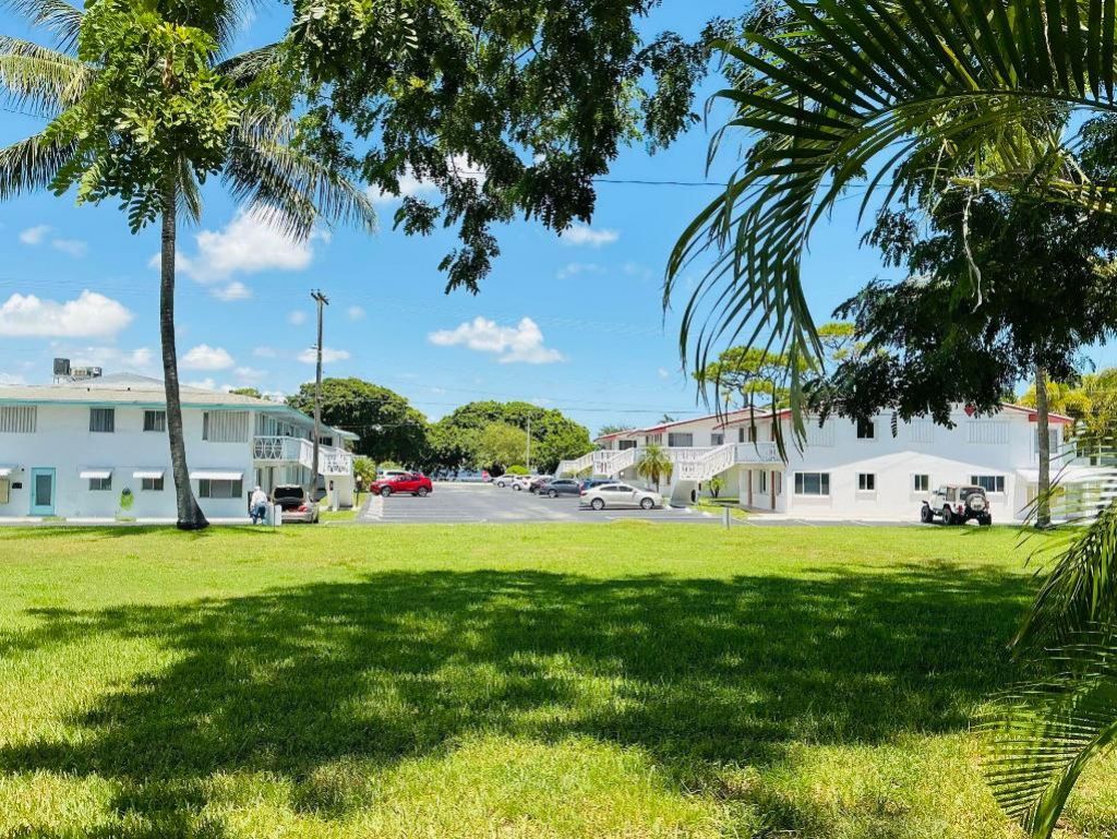 2102 Lake Osborne Drive, Unit 15, Lake Worth Beach, FL 33461 Photo