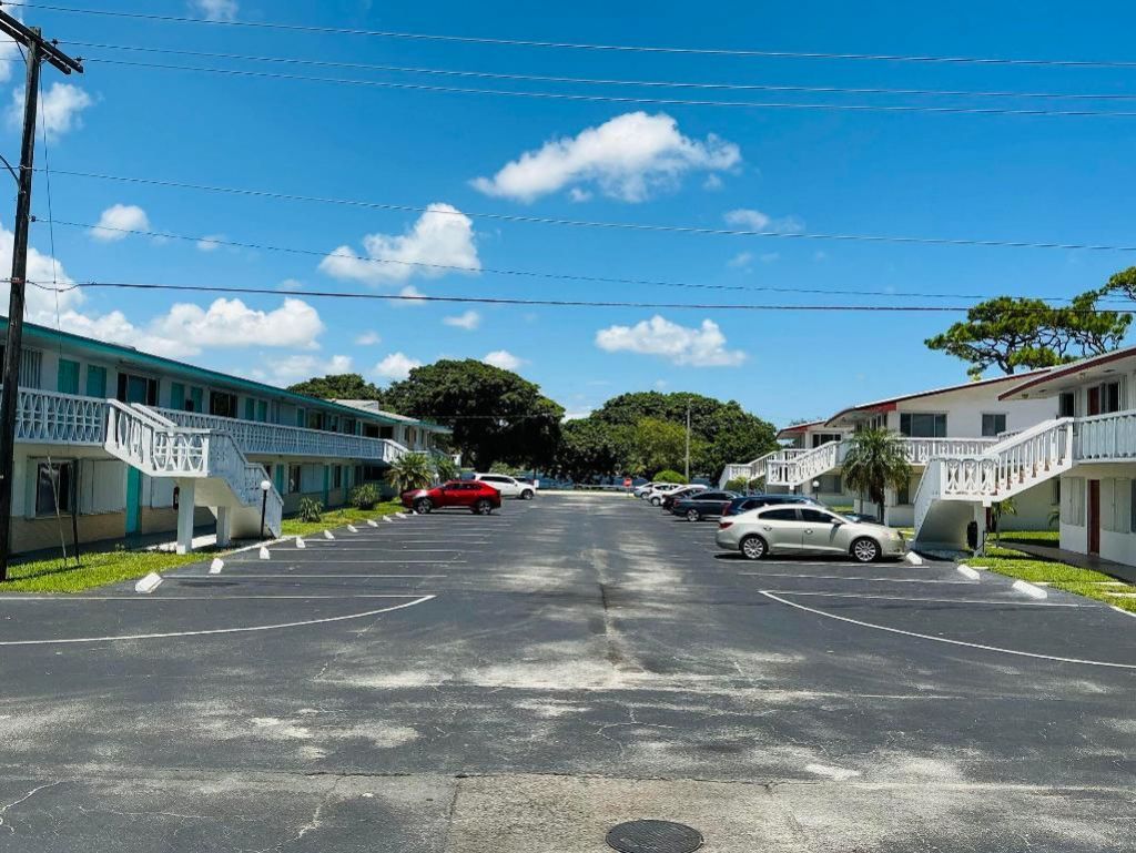 2102 Lake Osborne Drive, Unit 15, Lake Worth Beach, FL 33461 Photo