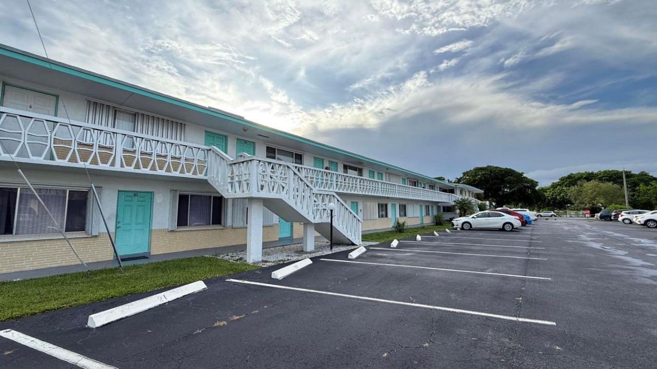 2102 Lake Osborne Drive, Unit 15, Lake Worth Beach, FL 33461 Photo