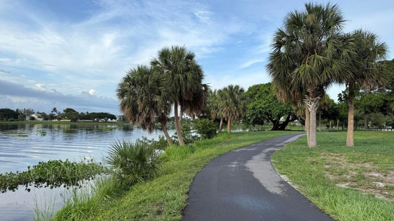 2102 Lake Osborne Drive, Unit 15, Lake Worth Beach, FL 33461 Photo