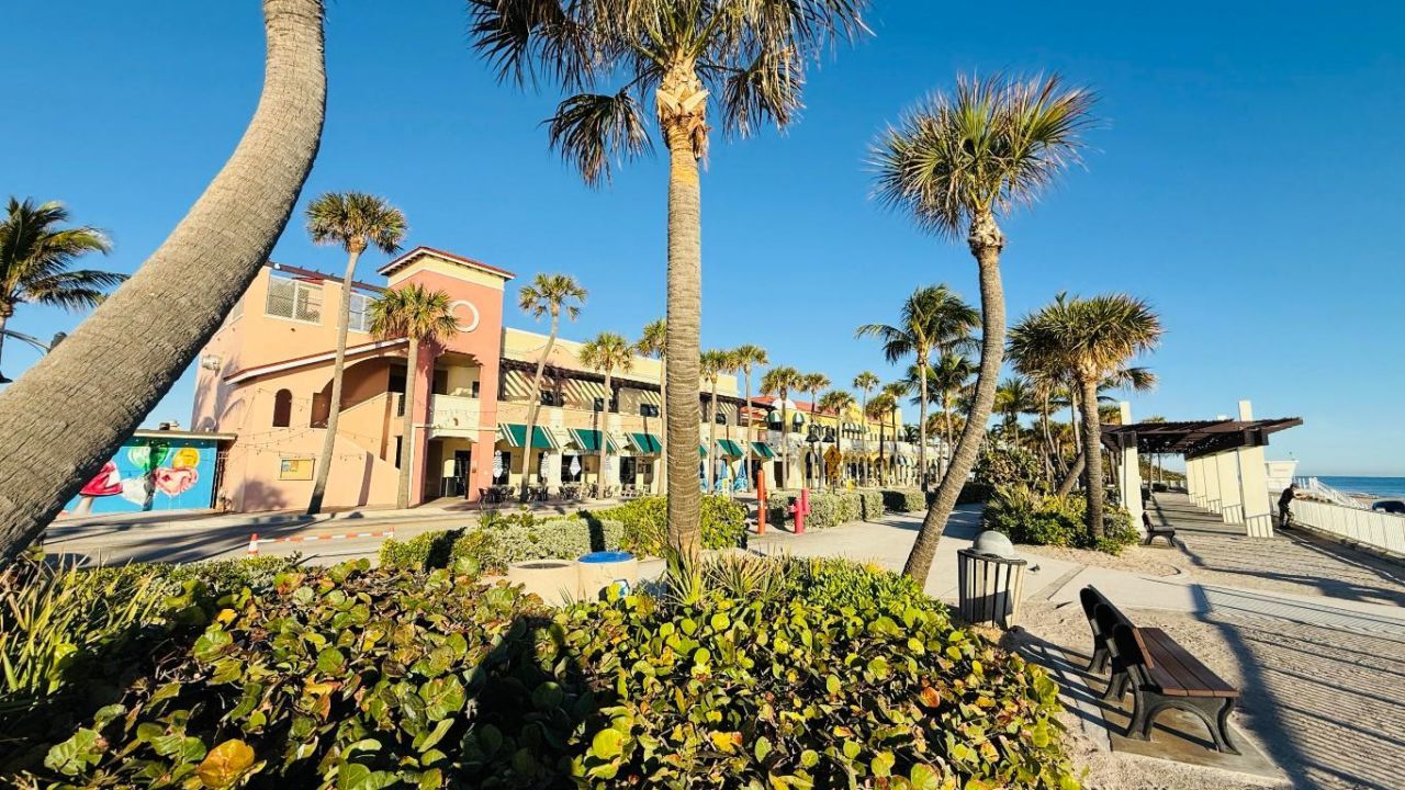 2102 Lake Osborne Drive, Unit 15, Lake Worth Beach, FL 33461 Photo