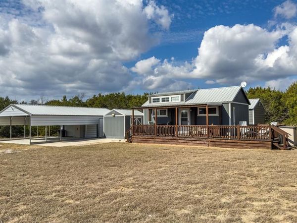 100 Creekview, Blum, TX 76627