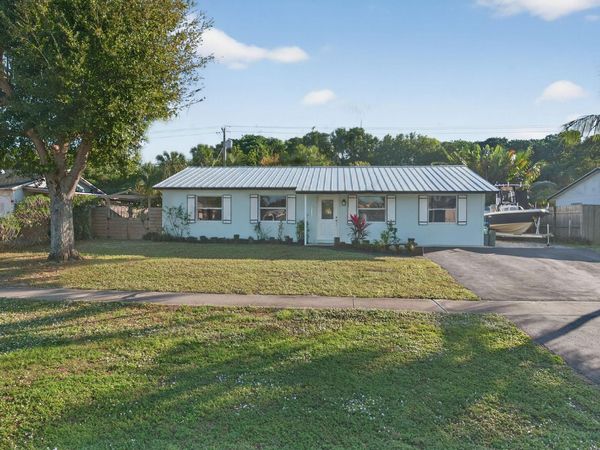 1206 Mohican Boulevard, Jupiter, FL 33458