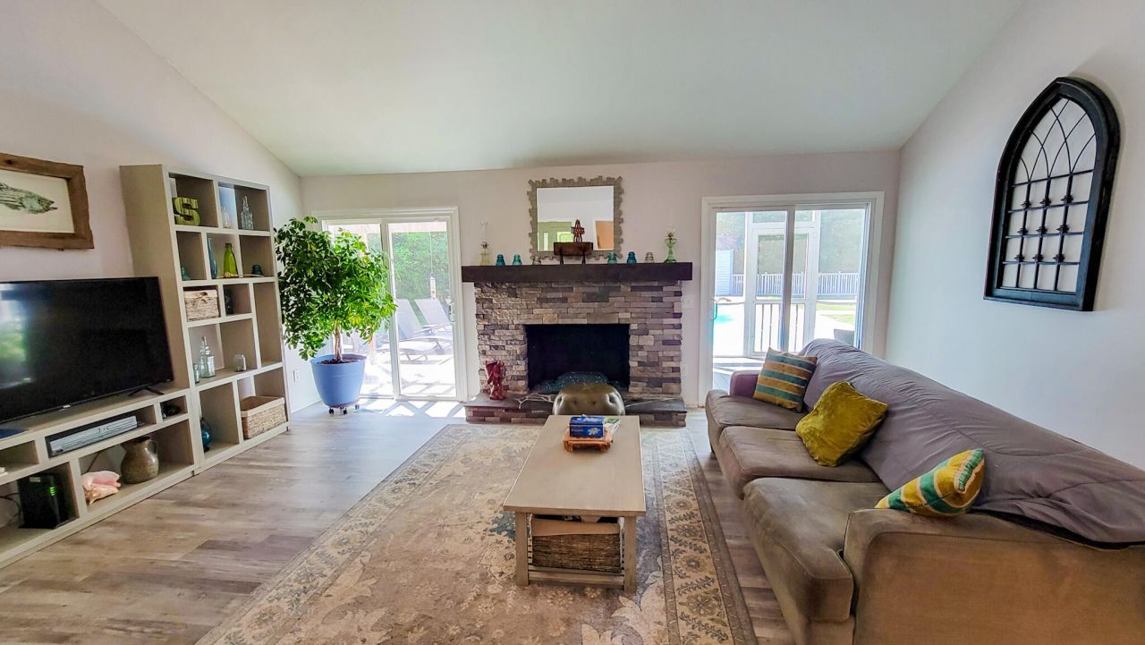 328 Sandy Springs Circle Photo 11