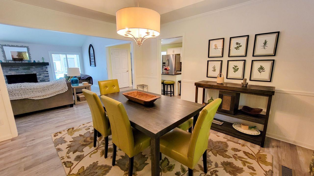 328 Sandy Springs Circle Photo 12