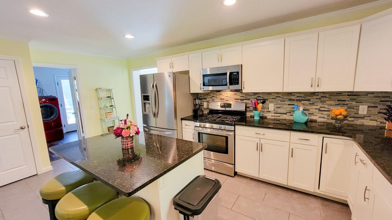 328 Sandy Springs Circle Photo 14