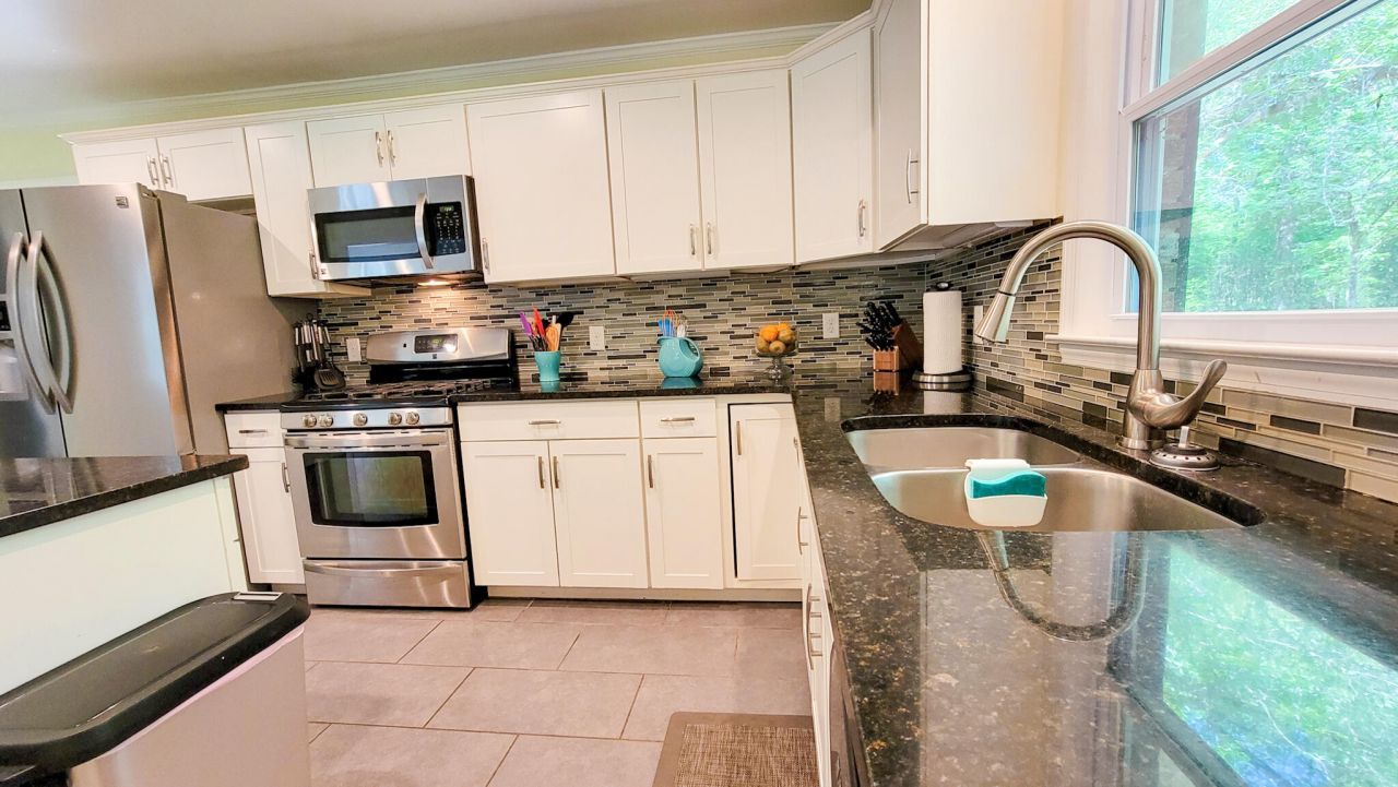 328 Sandy Springs Circle Photo 15