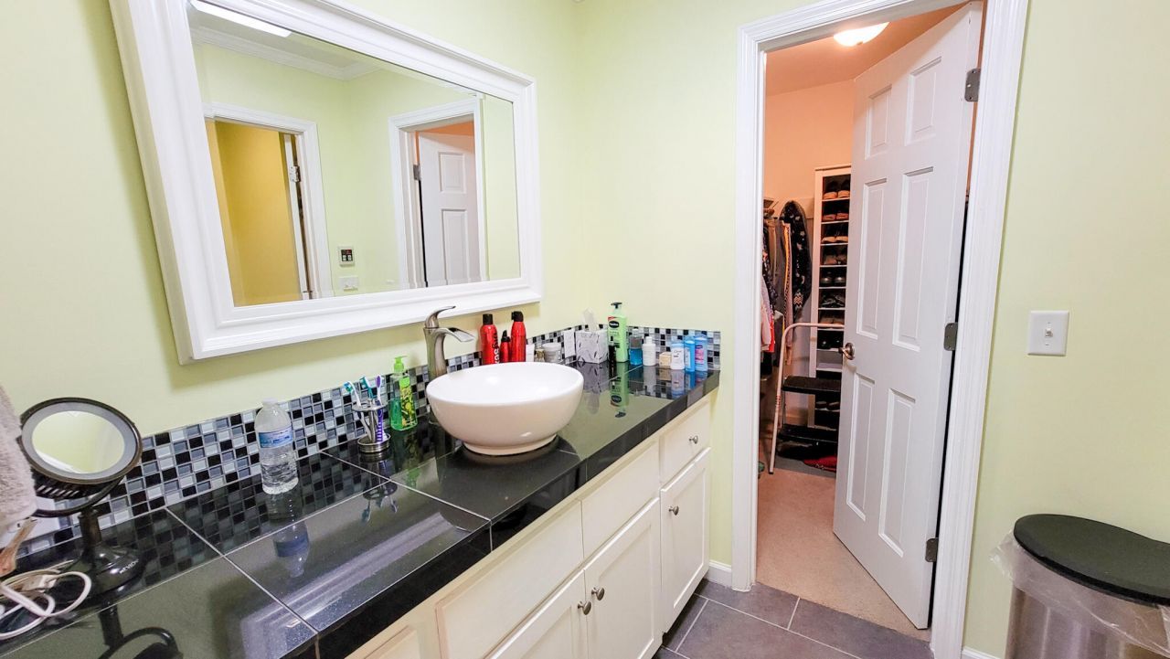 328 Sandy Springs Circle Photo 16