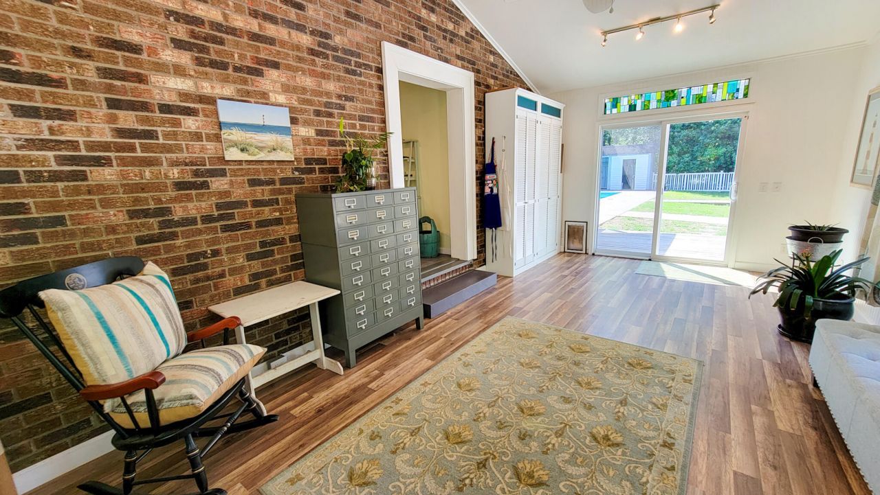 328 Sandy Springs Circle Photo 18