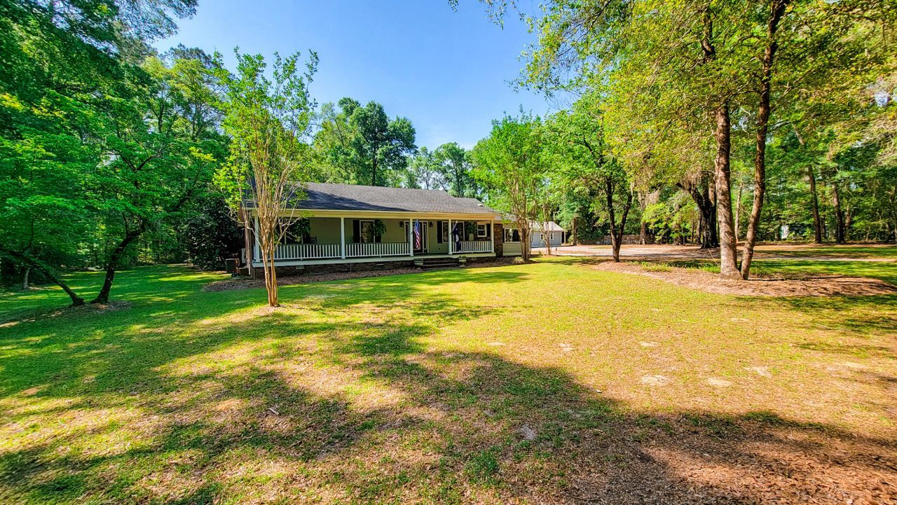 328 Sandy Springs Circle Photo 2