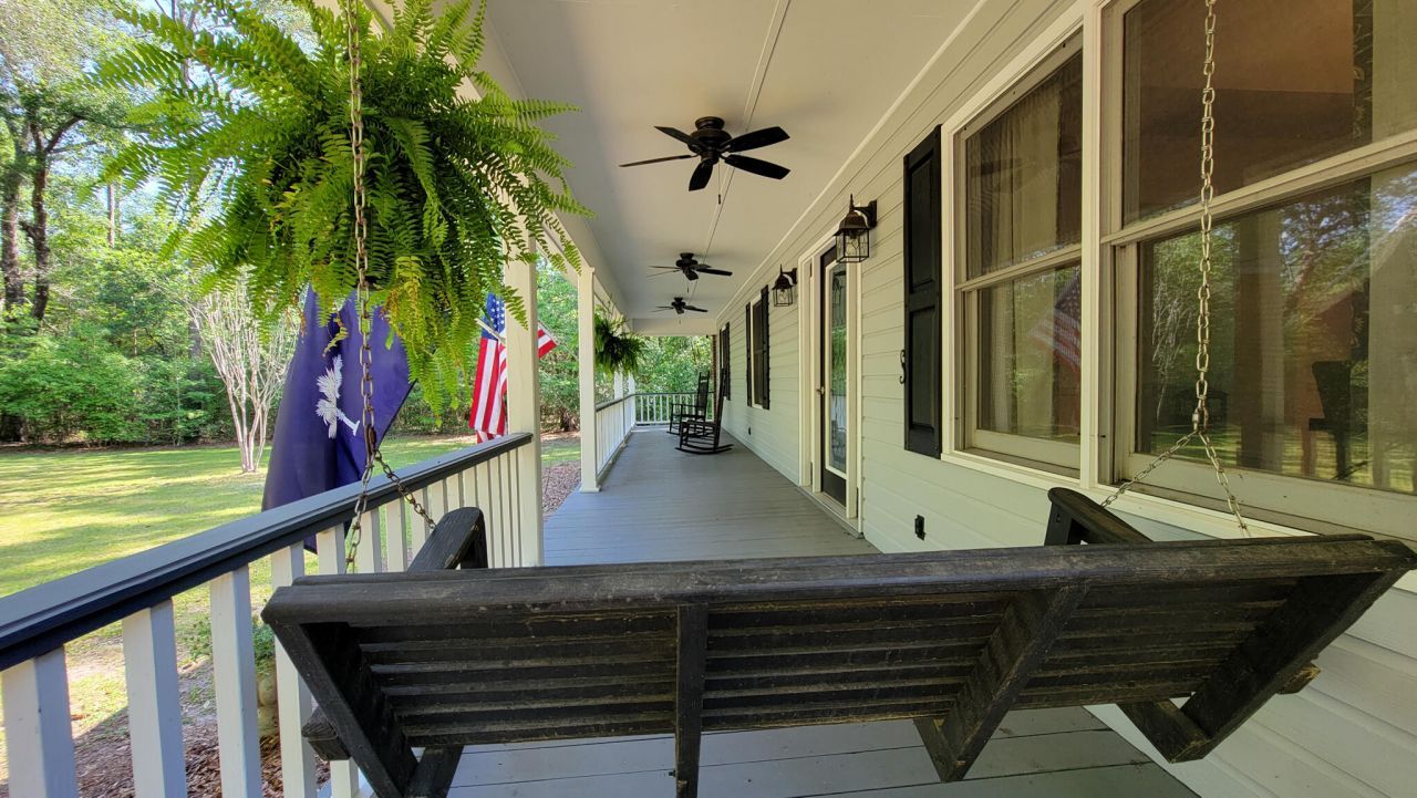 328 Sandy Springs Circle Photo 5