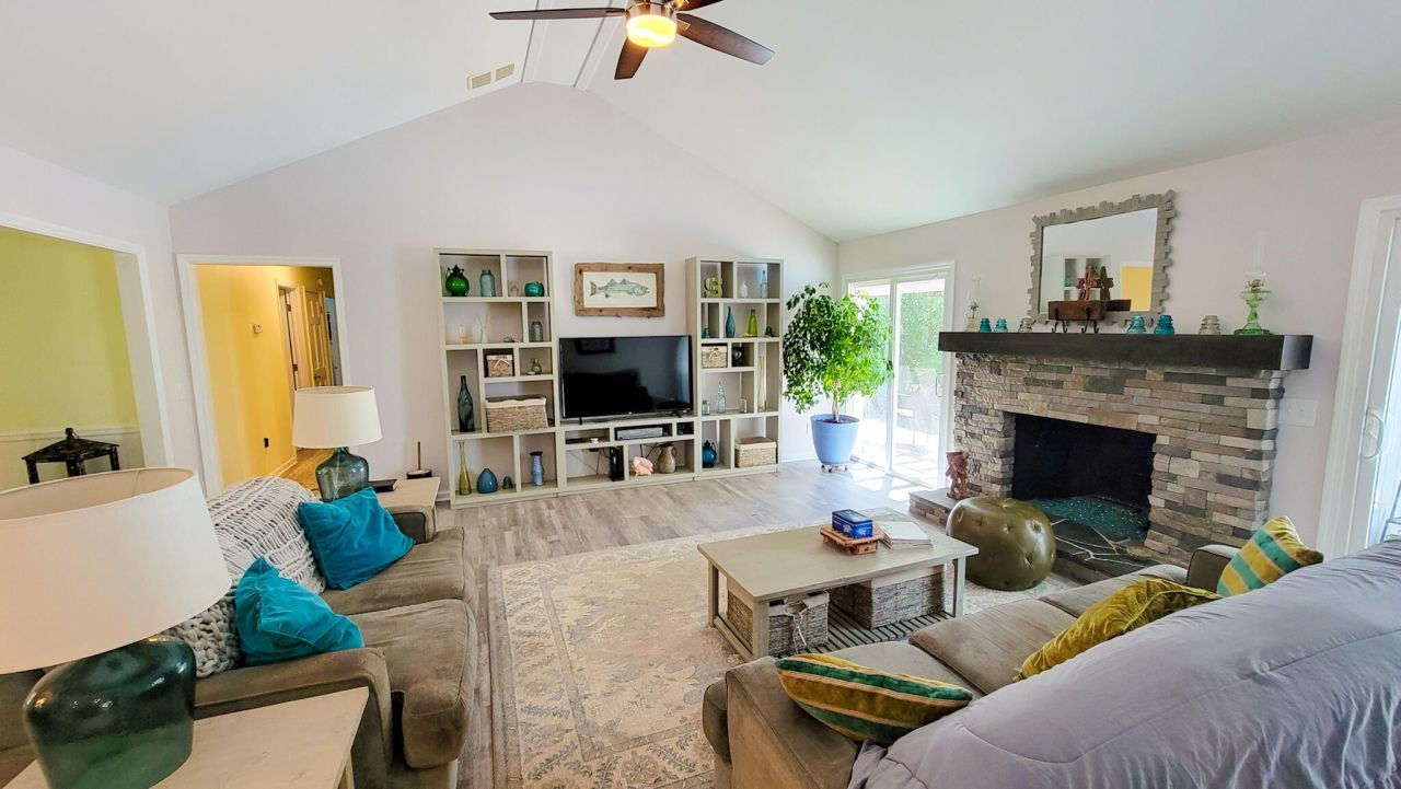 328 Sandy Springs Circle Photo 9