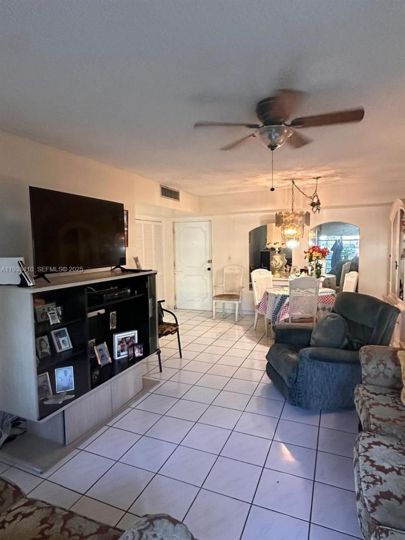 17560 Atlantic Blvd, Unit 109, Sunny Isles Beach, FL 33160 Photo