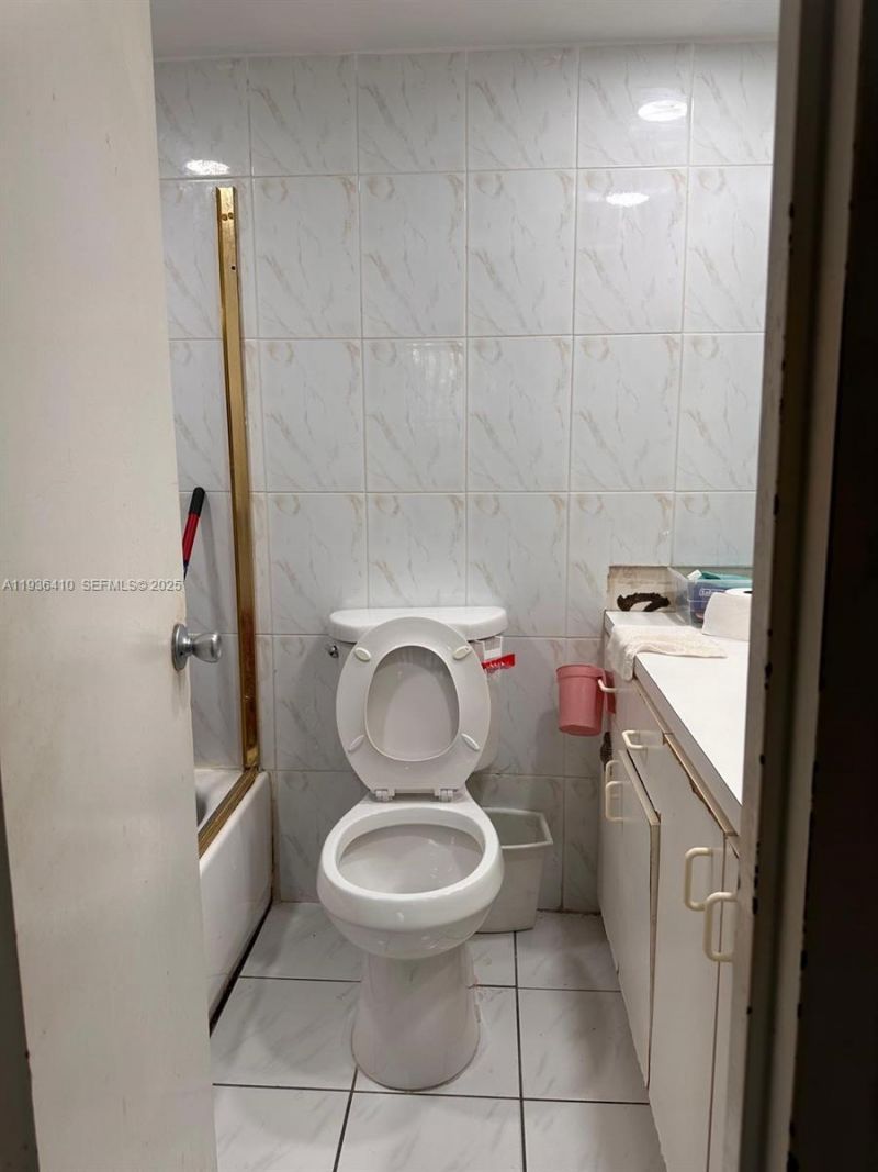 17560 Atlantic Blvd, Unit 109, Sunny Isles Beach, FL 33160 Photo