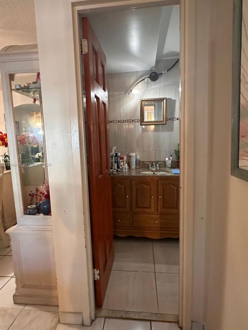 17560 Atlantic Blvd, Unit 109, Sunny Isles Beach, FL 33160 Photo