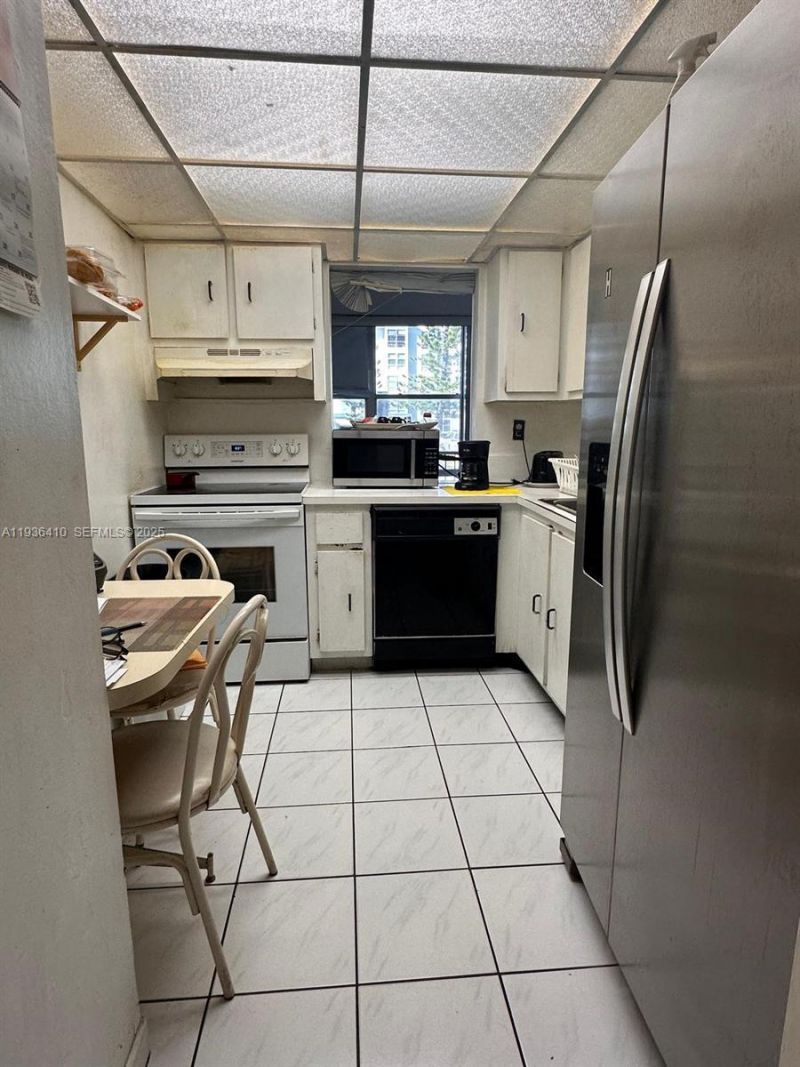 17560 Atlantic Blvd, Unit 109, Sunny Isles Beach, FL 33160 Photo