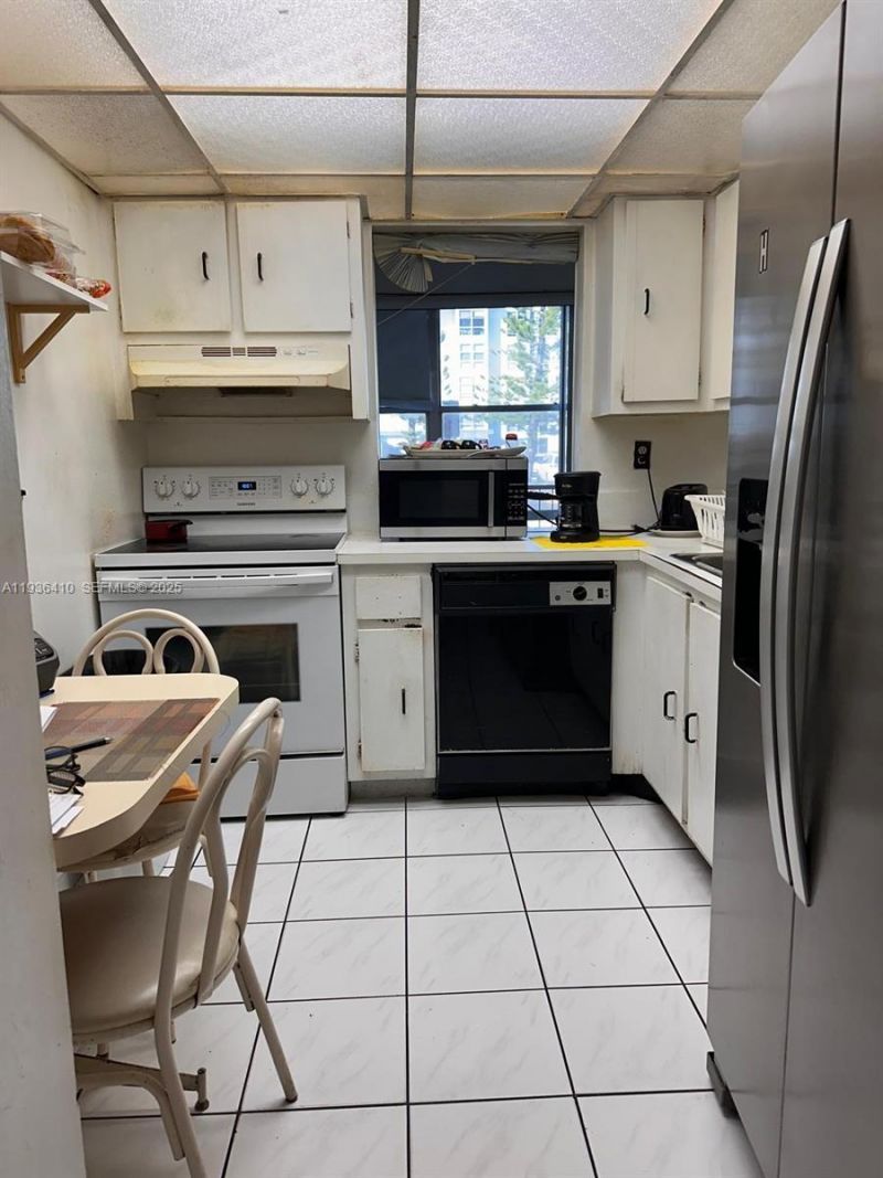 17560 Atlantic Blvd, Unit 109, Sunny Isles Beach, FL 33160 Photo