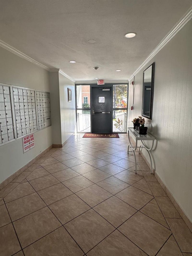 17560 Atlantic Blvd, Unit 109, Sunny Isles Beach, FL 33160 Photo