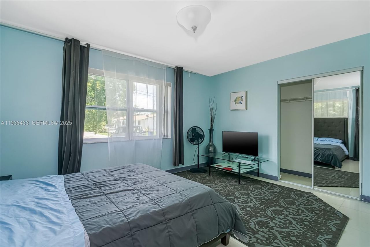 216 SW 6th St, Unit 216, Hallandale Beach, FL 33009 Photo