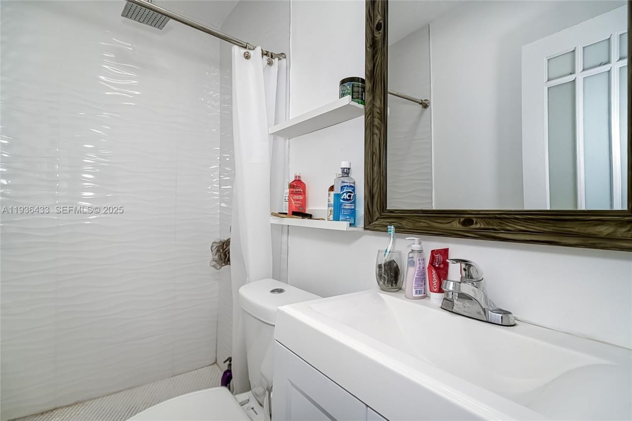 216 SW 6th St, Unit 216, Hallandale Beach, FL 33009 Photo