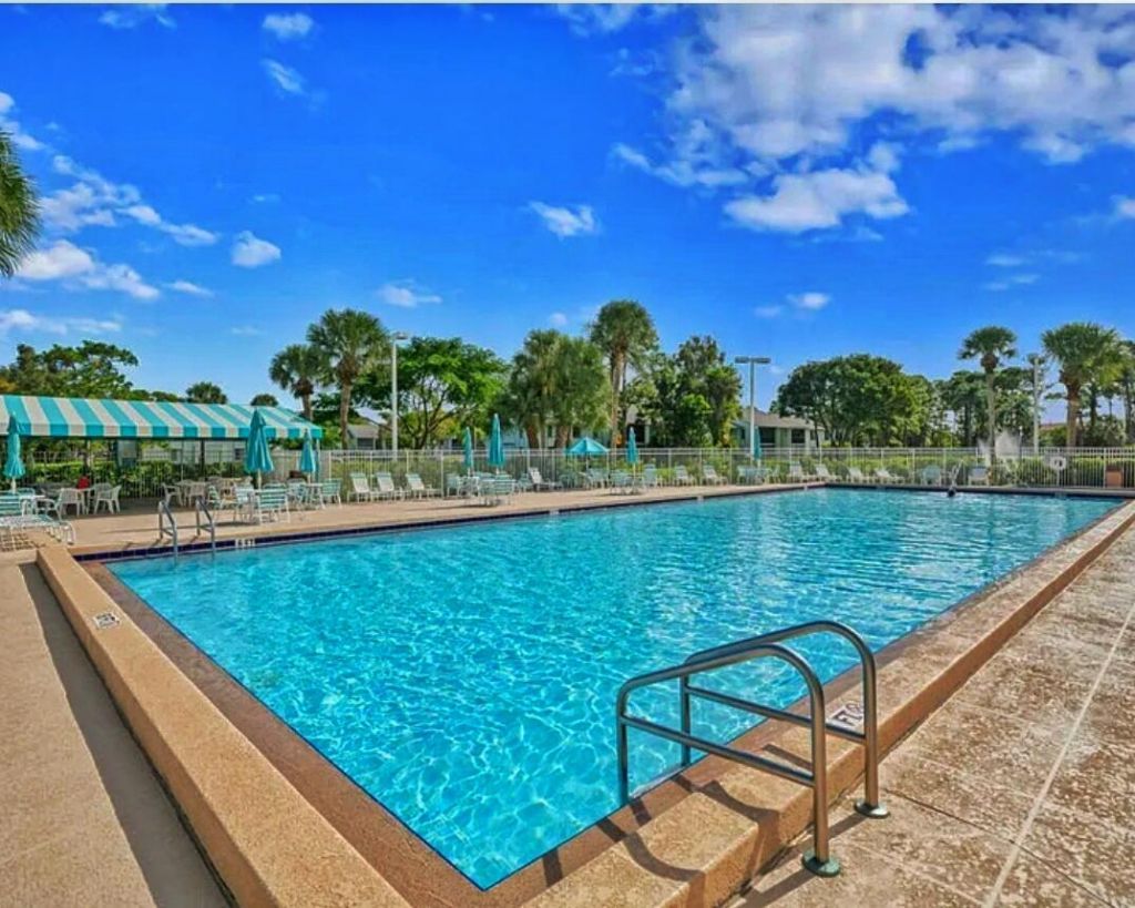 2601 NE 3rd Court, Unit 410, Boynton Beach, FL 33435 Photo