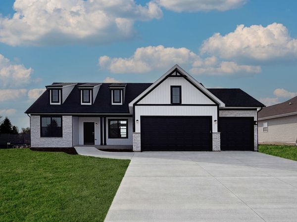 668 E Becker Place, Sycamore, IL 60178