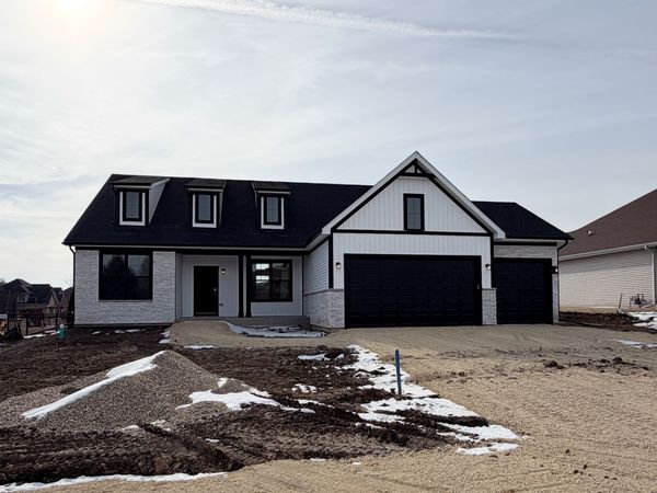 668 E Becker Place, Sycamore, IL 60178