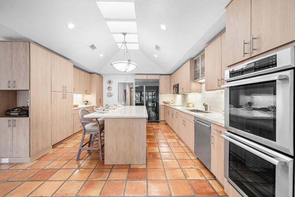 112 Glenbrook Court, Atlantis, FL 33462 Photo