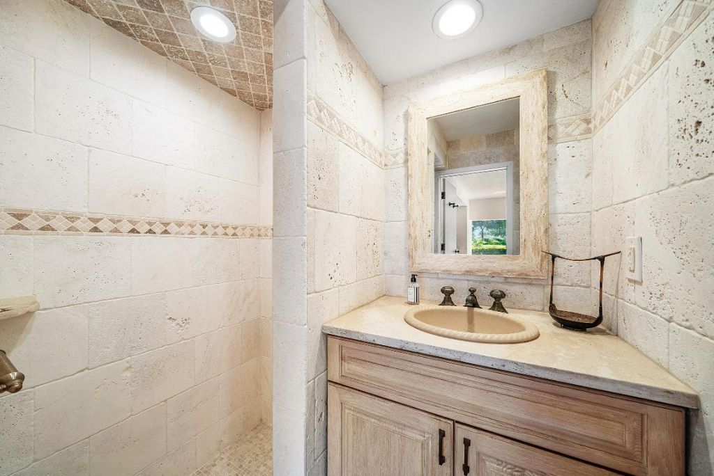 112 Glenbrook Court, Atlantis, FL 33462 Photo