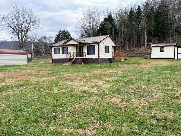 152 Granny Mae Rd, BOLT, WV 25817
