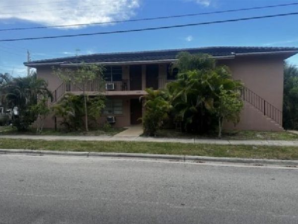 1120 N Sapodilla Avenue, Unit 4, West Palm Beach, FL 33401