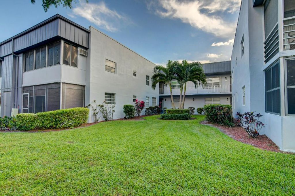 42 Burgundy A, Unit A, Delray Beach, FL 33484 Photo