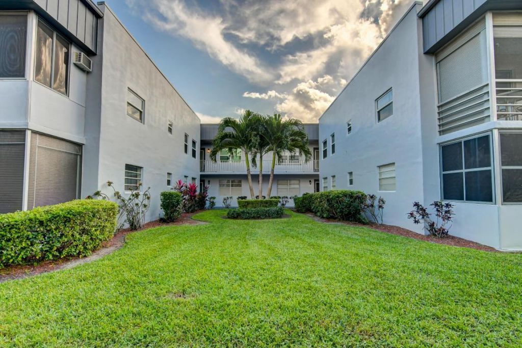 42 Burgundy A, Unit A, Delray Beach, FL 33484 Photo
