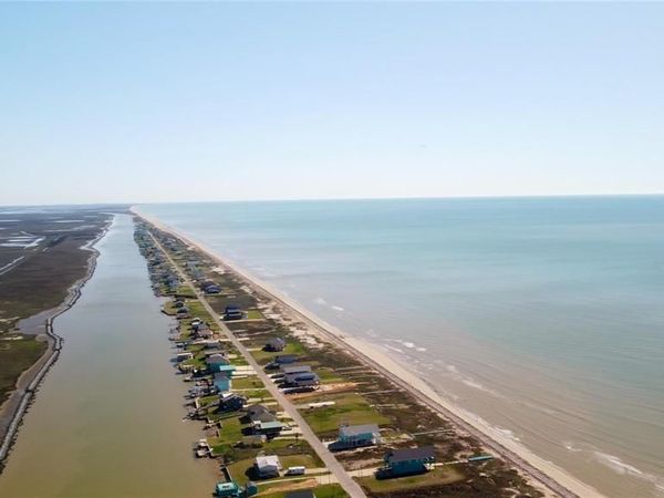 123 Marina Drive, Bay City, TX 77414