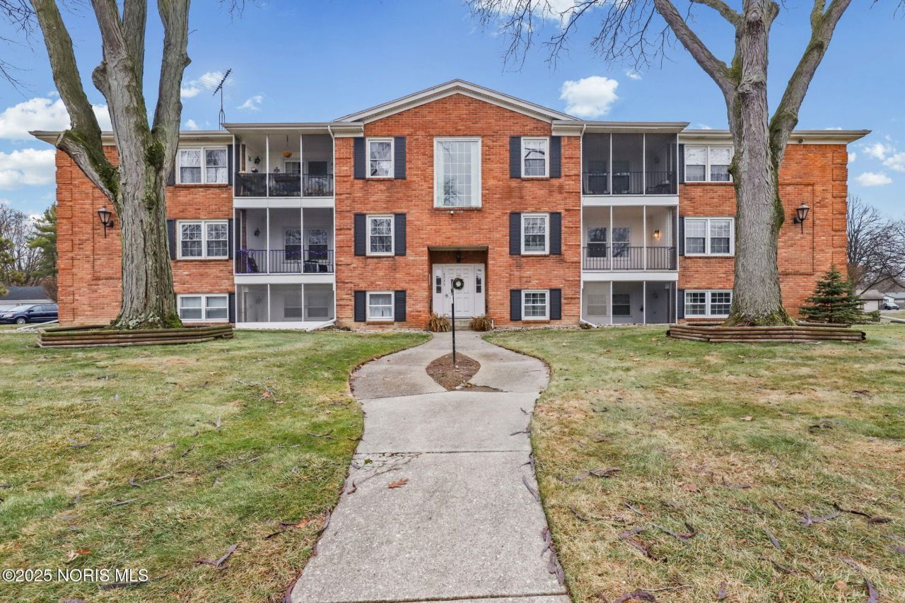 5533 Cresthaven Lane, Toledo, OH 43614 Main Photo