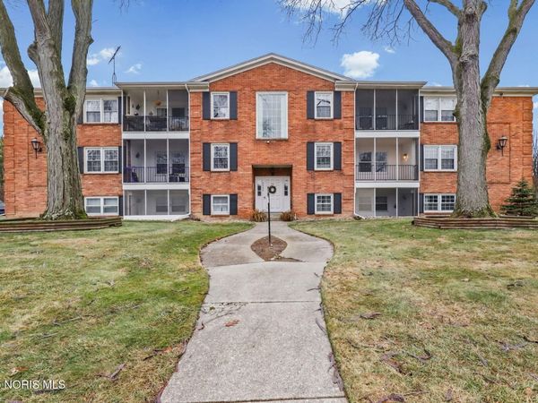 5533 Cresthaven Lane, Toledo, OH 43614