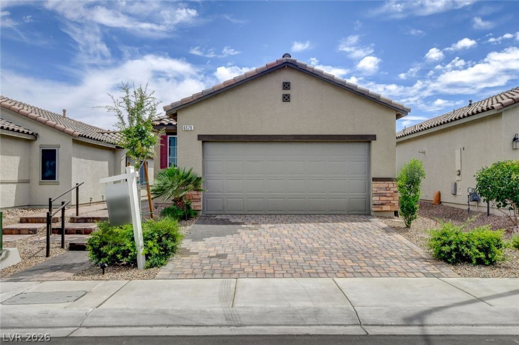 6579 Secret Grove Avenue, Las Vegas, NV 89130 Main Photo