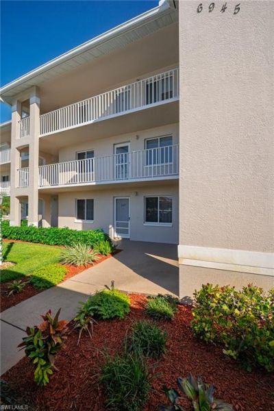 6945 Dennis Cir, Unit I-107, Naples, FL 34104 Photo