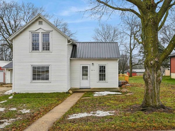 321 S 3rd Street, Coggon, IA 52218