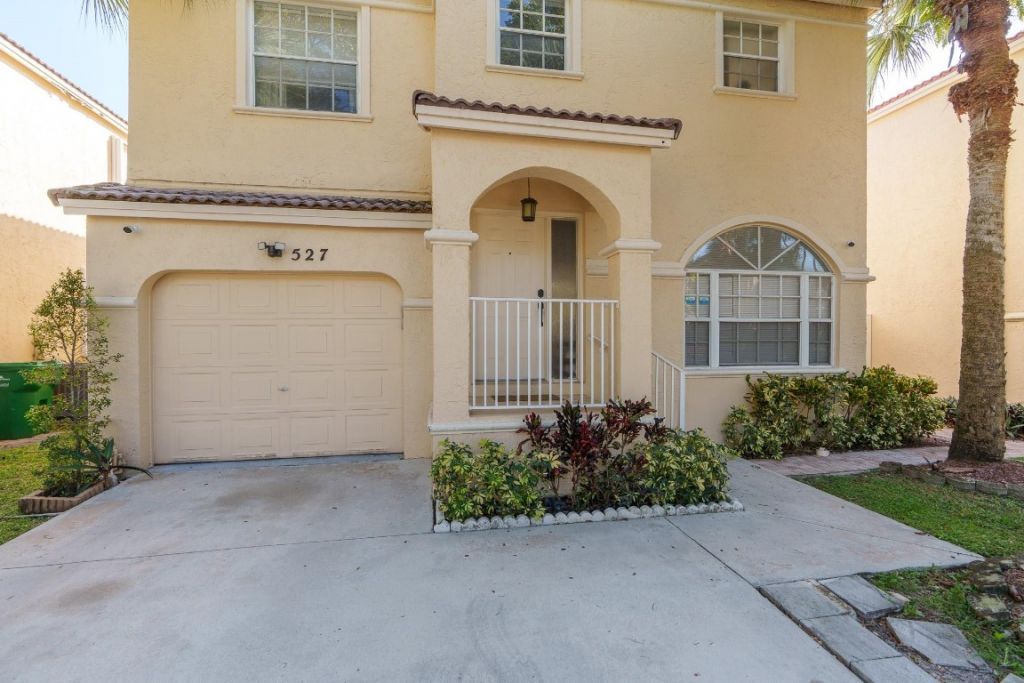 527 NW 87th Lane, Coral Springs, FL 33071 Photo