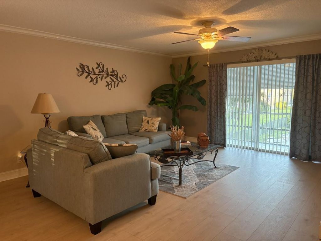 700 Layne Bl, Unit 212, Hallandale Beach, FL 33009 Photo