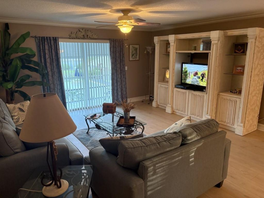 700 Layne Bl, Unit 212, Hallandale Beach, FL 33009 Photo